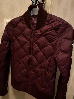 Hollisterjacka - En helt ny hollisjacka som aldrig är använd! Jättefint och perfekt till våren/hösten 