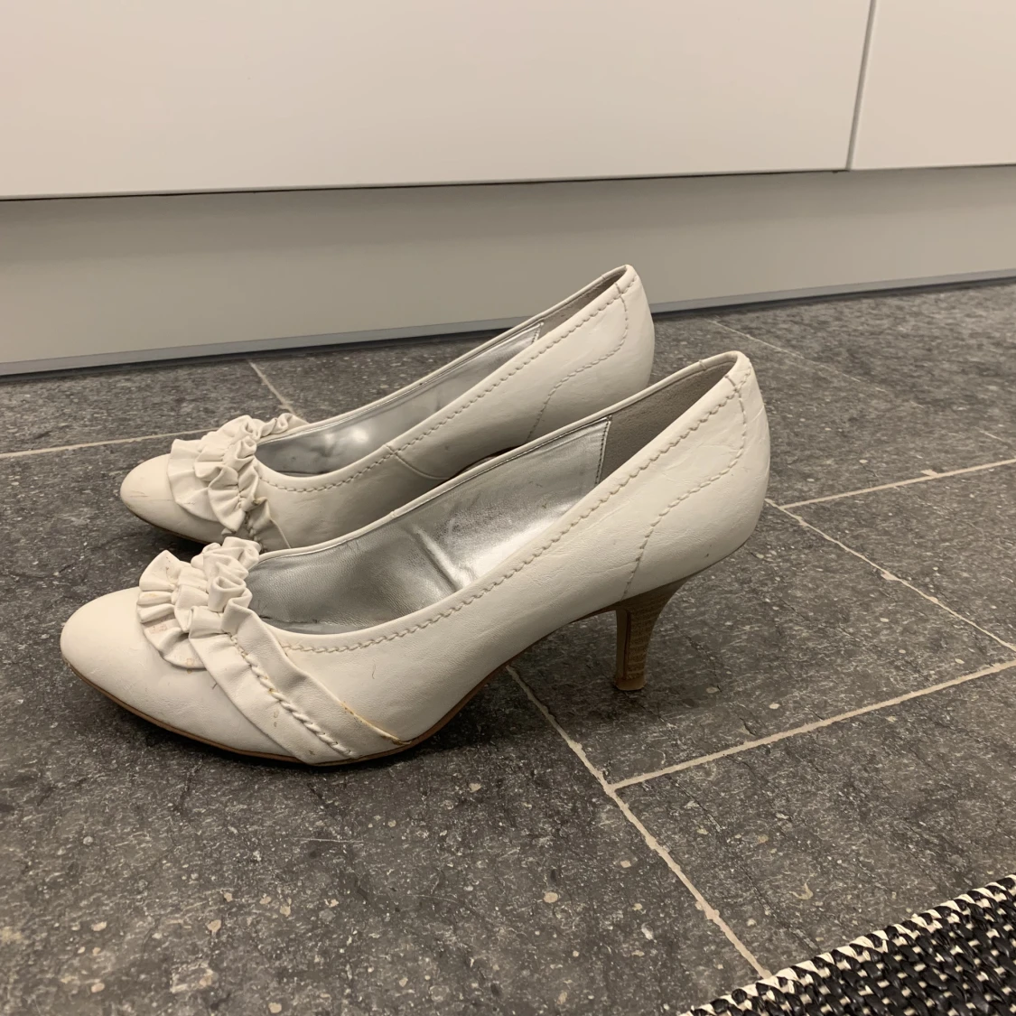 Vita högklackade skor - 91