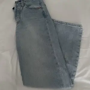 Säljer nu ett par skit snygga jeans från Levis. Säljer pågrund av att de är för korta för mig som är 172! Skriv privat för frågor och bilder 💞