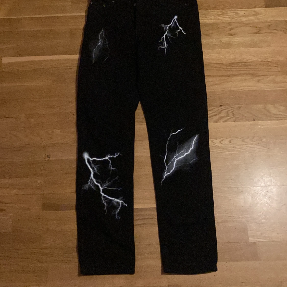 Lightning jeans