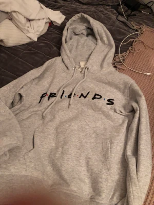 Friends hoodie - Friends hoodie! Frakt tillkommer på 60kr 💟
