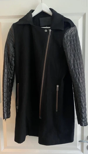 Kappa mbyM  - Kappa dam. Använd två gånger. Mbym. Nypris 3000:- 