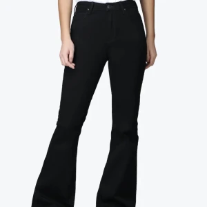 Bootcut jeans  - Jättefina bootcut jeans från Lee. Oanvända med lappar kvar. Har samma modell i blått också.  Nypris 999kr, säljs från 400