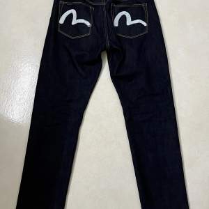 Tja!  Säljer mina helt nya Evisu jeans då de inte kommer till användning! Storlek: 33x34 Nypris: 3199kr   