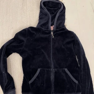 juciy couture  - juciy zip up so. jag vill bli av med 