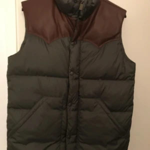 Dunväst - Fin dunväst i märket boomerang i Stl M