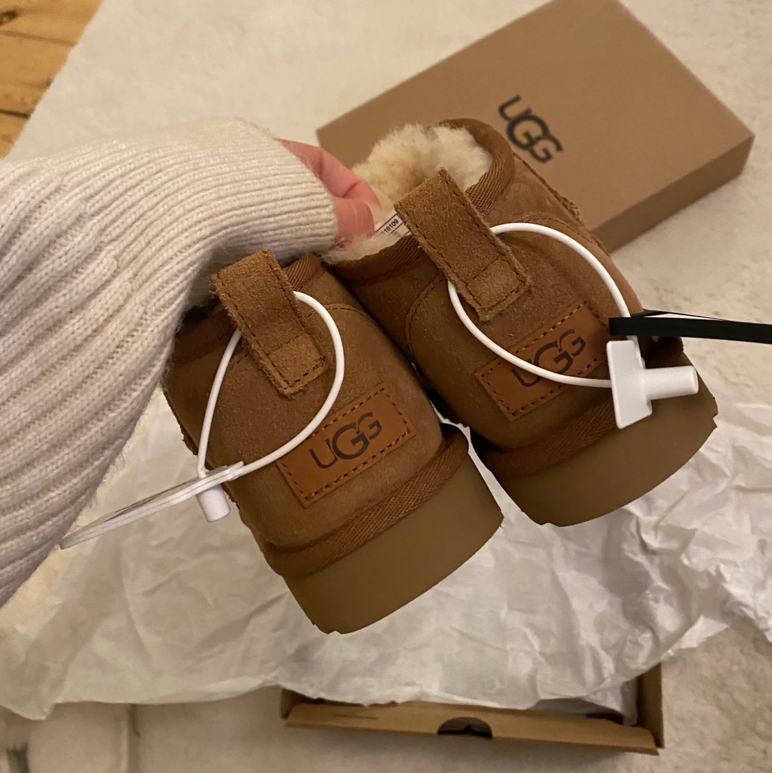 HELT NYA Ugg ultra mini strl 37 chestnut - 90