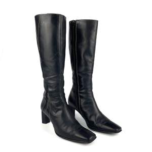 Vintage Y2K 90s 00s OSCANIA real leather square toe block heel knee high boots in black size 37 - 37,5 EU Some scratches and marks, but nothing major. Ask for full description before buying. No returns.