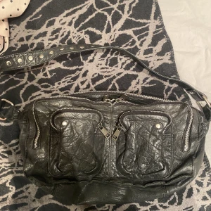 Nunoo bag - Knappt använd Nunoo bag. Köparen står för frakt