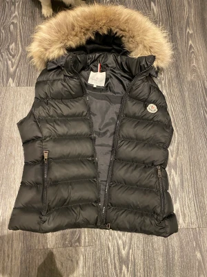 Monclear  - Jättesnygg Monclear väst i nyskick 