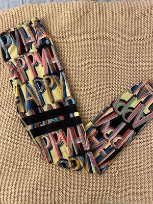 Stronger träningstights  - Jättefina träningstights med texten ”happy”. Sällan använda och är i mycket bra skick.🥰Nypris: 800 kr💕 Köparen står för frakten😊