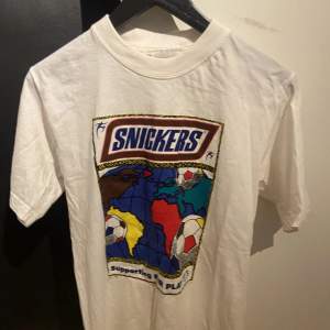 Säljer denna vintage T-Shirt köpt på No Cricket i Stockholm då den är lite för liten för mig.