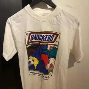 Säljer denna vintage T-Shirt köpt på No Cricket i Stockholm då den är lite för liten för mig.