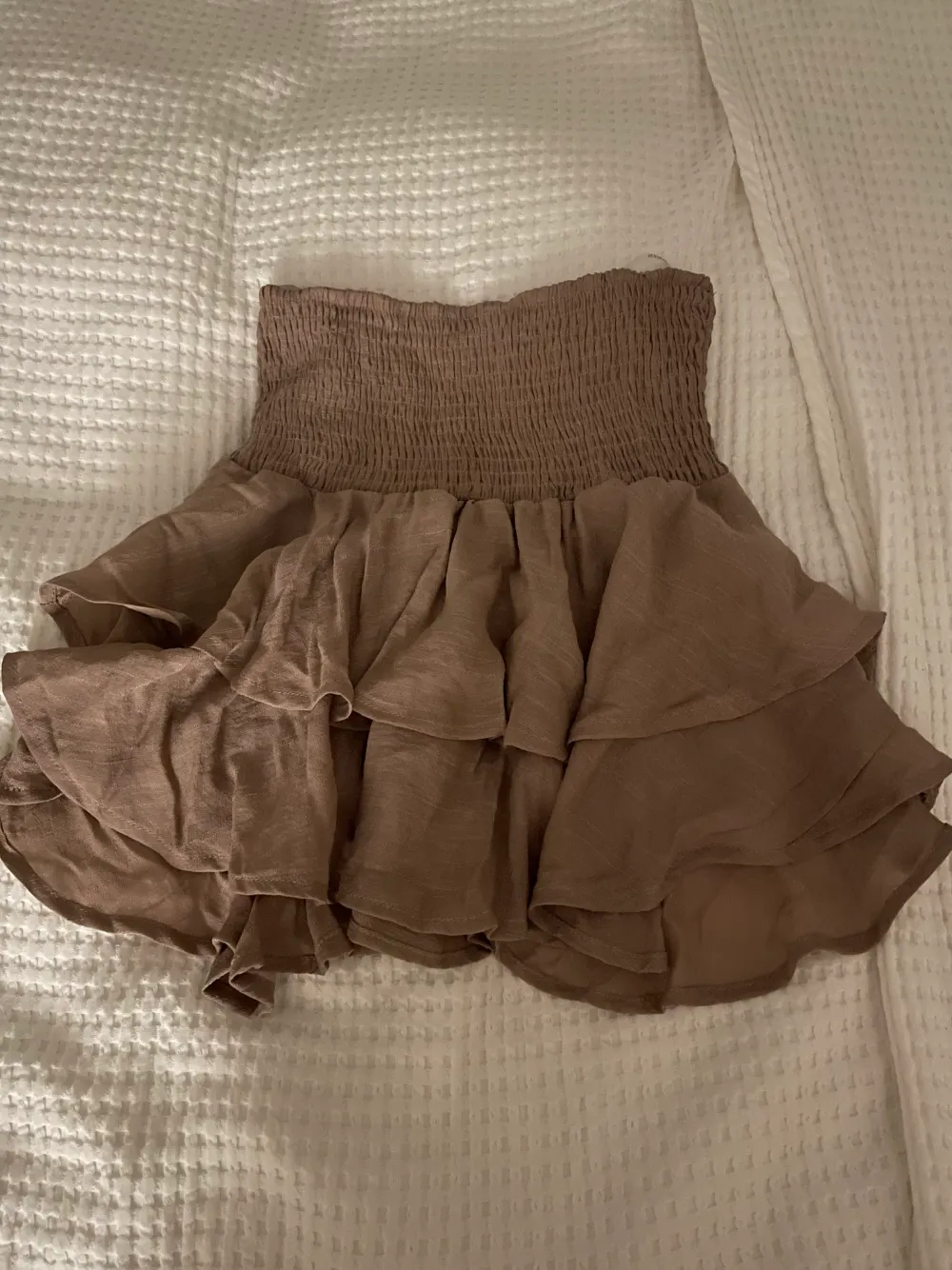 Säljer en söt kjol från shein. Den är aldrig använd så skicket är fint. (Säljer för dem ej kommer till användning ) . Kjolar.