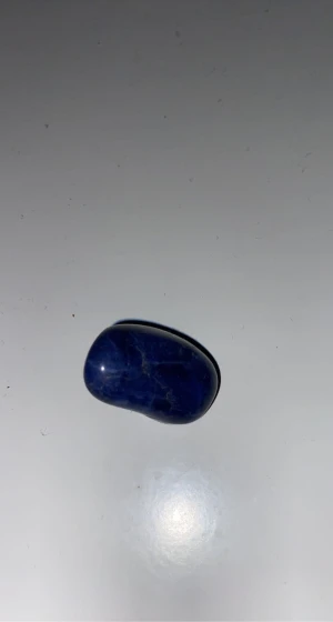 blå sodalit - väldigt fin sodalit som hjälper mot ångest och depprition💓