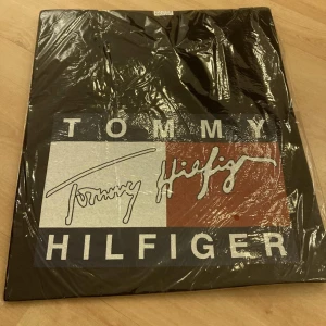 Ny t-shirts strl L oöppnad  - L oöppnad tshirt 