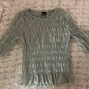 Gina topp strl S - Jätte fin tröja från Gina 💕 tyvärr passar din inte längre så säljer den och hoppas någon annan får bättre användning av den 💕 40+ frakt 