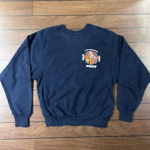 Champion Swearshirt Criss bronx - Snygg vintage champion sweatshirt i storlek M!   Använd gärna Köp nu🙏