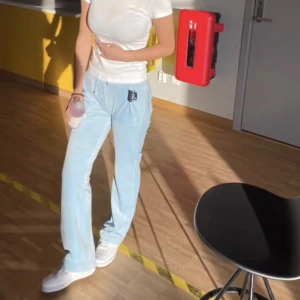 Juicy couture byxor - Skitsnygga knappt använda inget fel på dom använder ba inte mjukis så ofta