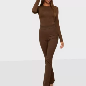 Bianca by Nelly  - Body har prislapp kvar: 200:- Byxor bara testade: 200:-