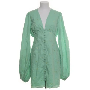 Adoore klänning  - Mini klänning från adoore helt ny! Säljes pga fel storlek men så snygg modell! 