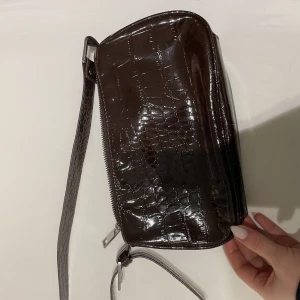 Väska - Så snygg väska fårn asos! Köpt för 199kr! Frakt tillkommer 