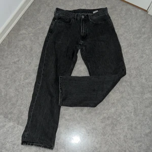 Mörkgråa baggyjenas - Mörkgråa baggys från valient, storlek S, säljer den för att jag köpte nya av dem:)