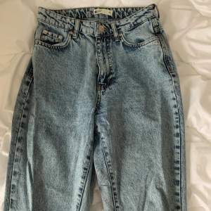 Fina mom jeans från Gina tricot. Storlek 34💘