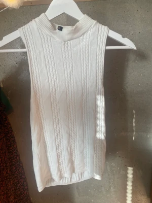 Vit topp - Passar inte så jätte bra💗