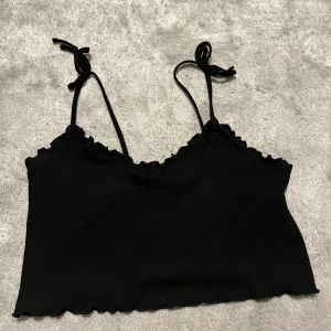 Linne  - Linne från even&odd. Storlek m, ganska kort då det är en magtröja 