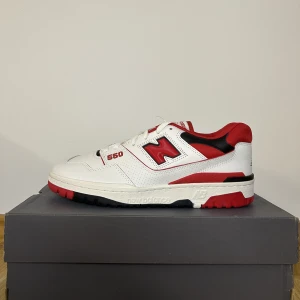 New Balance 550 - Säljer dessa oanvända storlek 44,5