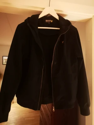 Fodrad vår och höst jacka  - Fräsch jacka som är lite använd 