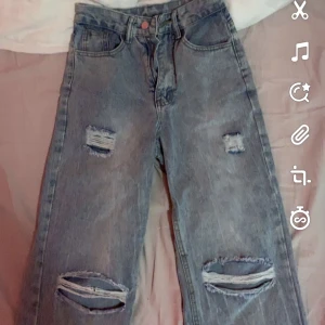 Jeans  - Jeansen är storlek xs
