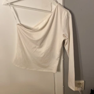 Tröja - Fin tröja med lent tygg, från hm. Aldrig använd 