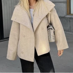 Nakd jacka - Jättesnygg jacka från NAKD, storlek 38! Jättefint skick! Kan mötas i Gbg annars står köparen för frakt❤️🥰