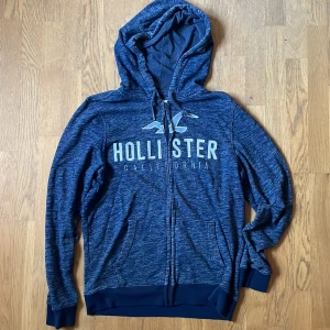 Hollister tröja - Hollister luvtröja i relativt gott skick, är öppen för alla bud! 