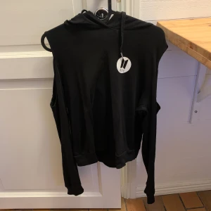BTS hoodie - Öppna vid axlarna. Hand gjord print