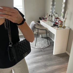 Kedjeväska - Väska från Gina 