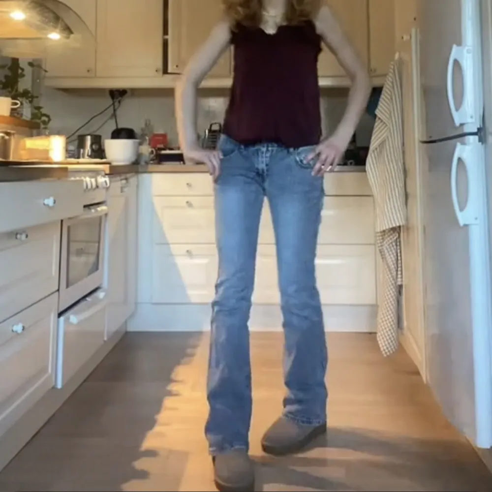 AS SNYGGA Lågmidjade Brandy Melville jeans 💘jag är 170. Jeans & Byxor.