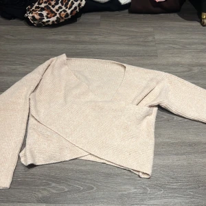 Stickad tröja - Bra skick, aldrig använt 