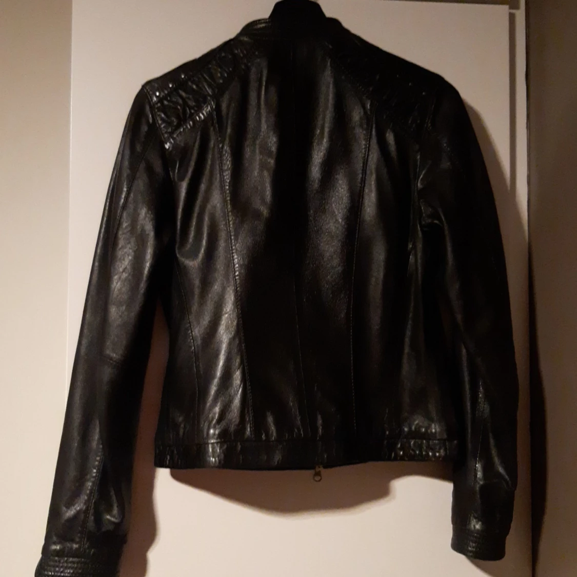 Svart läderjacka - 90