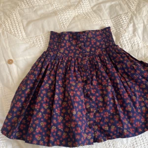 Monki kjol - Skitsnygg kjol som jag tyvärr har vuxit ur