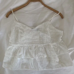 Vit topp - Kan skicka fler bilder, använd endast 1 gång! tror den är slutsåld