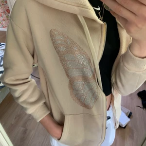Rhinestone beige hoodie 🧸 - Väldigt varm och skön hoodie från Shein 