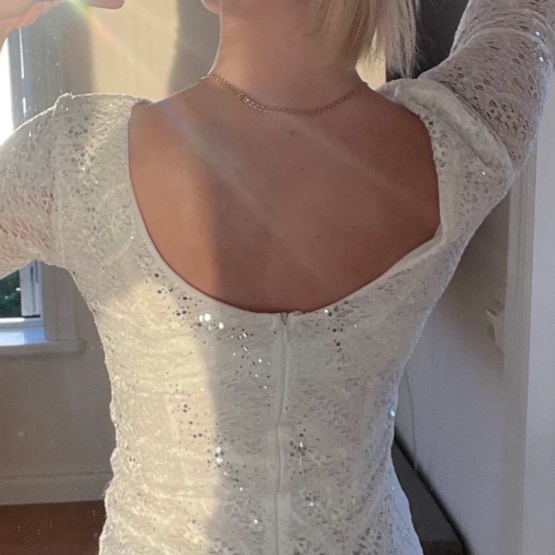 Vit, glittrig klänning  - 91