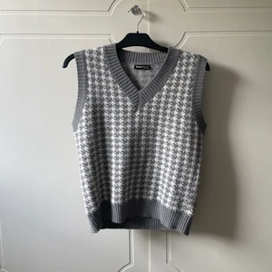 Stickad väst  - En stickad väst i bra skick 