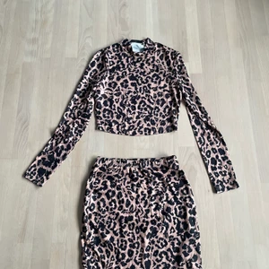 Leopard set  - Fint leopard set med tröja och kjol   Stl: XS Pris: 60 kr 