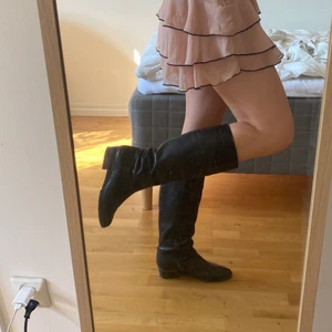 Cowboy boots - Cowboy boots i storlek 36 men skulle säga att det passar 38 bättre. Möts i Stockholm annars står köparen för frakt