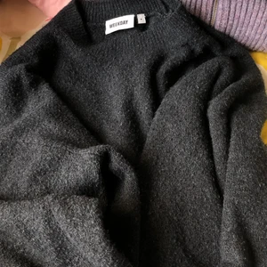 Mörkblå stickad tröja från weekday💙 - Jättemysig stickad tröja från weekday, använder ej längre pga har för många stickade tröjor💙