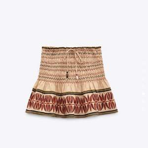 Fin kjol från zara (alldrig använd) köpare står för frakten!☺️